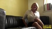 ดูหนังav Busty english GILF fuckfingering herself 3gp