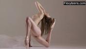 คลิปโป๊ฟรี Blonde gymnast performs gymnastics ล่าสุด