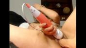 หนังav Cute girl playing with a massage vibrator 2024