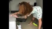 ดูหนังxxx Housekeeper Moriah Mills twerks while cleaning up in dress