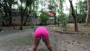 หนังav No parque correndo e escorrendo mel da bucetinha e melando tudo Mp4